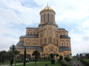 Georgien: Tbilisi Tsminda Sameba Kathedrale